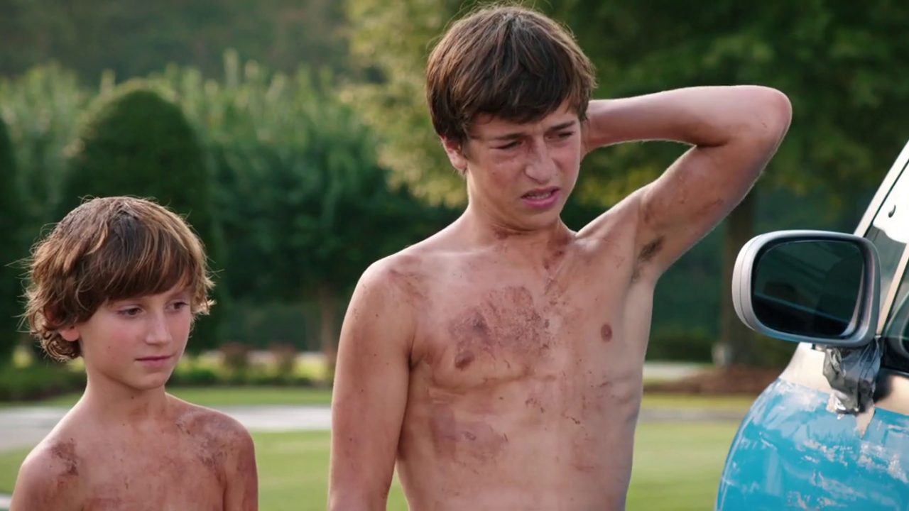 Skyler Gisondo (R) in Vacation