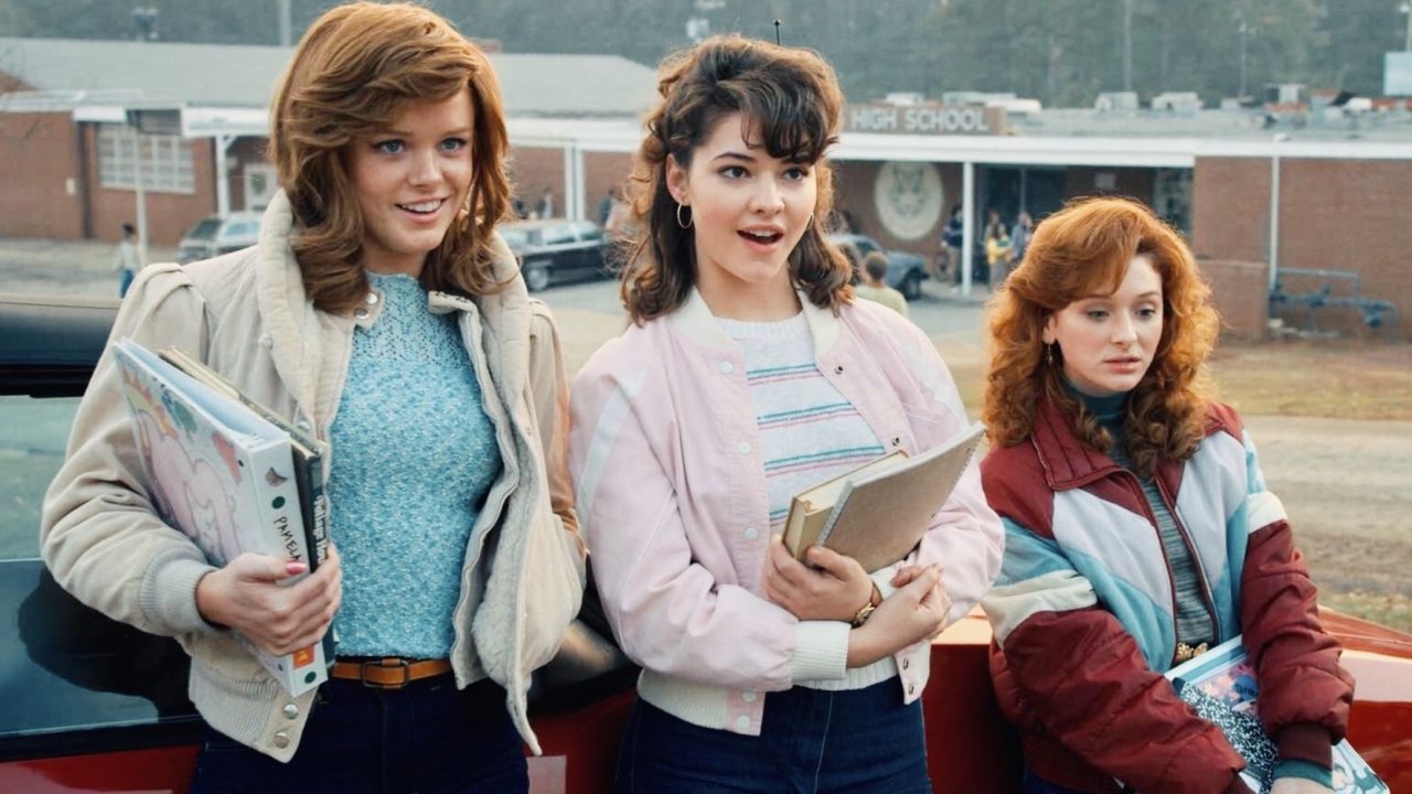 Madelyn Cline (at center) as Tina in Stranger Things