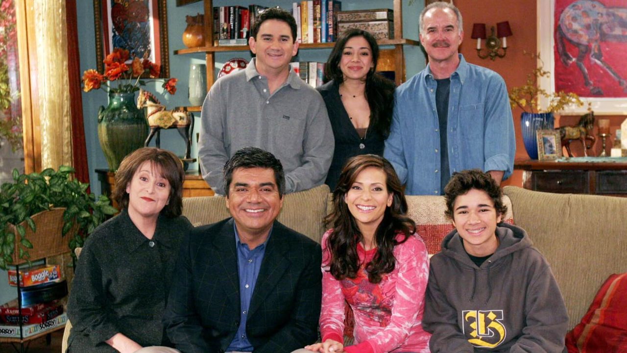 aimee-garcia-with-the-cast-of-george-lopez