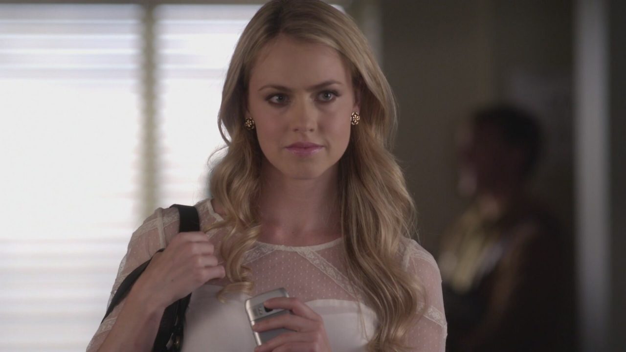 amanda-schull-in-pretty-little-liars