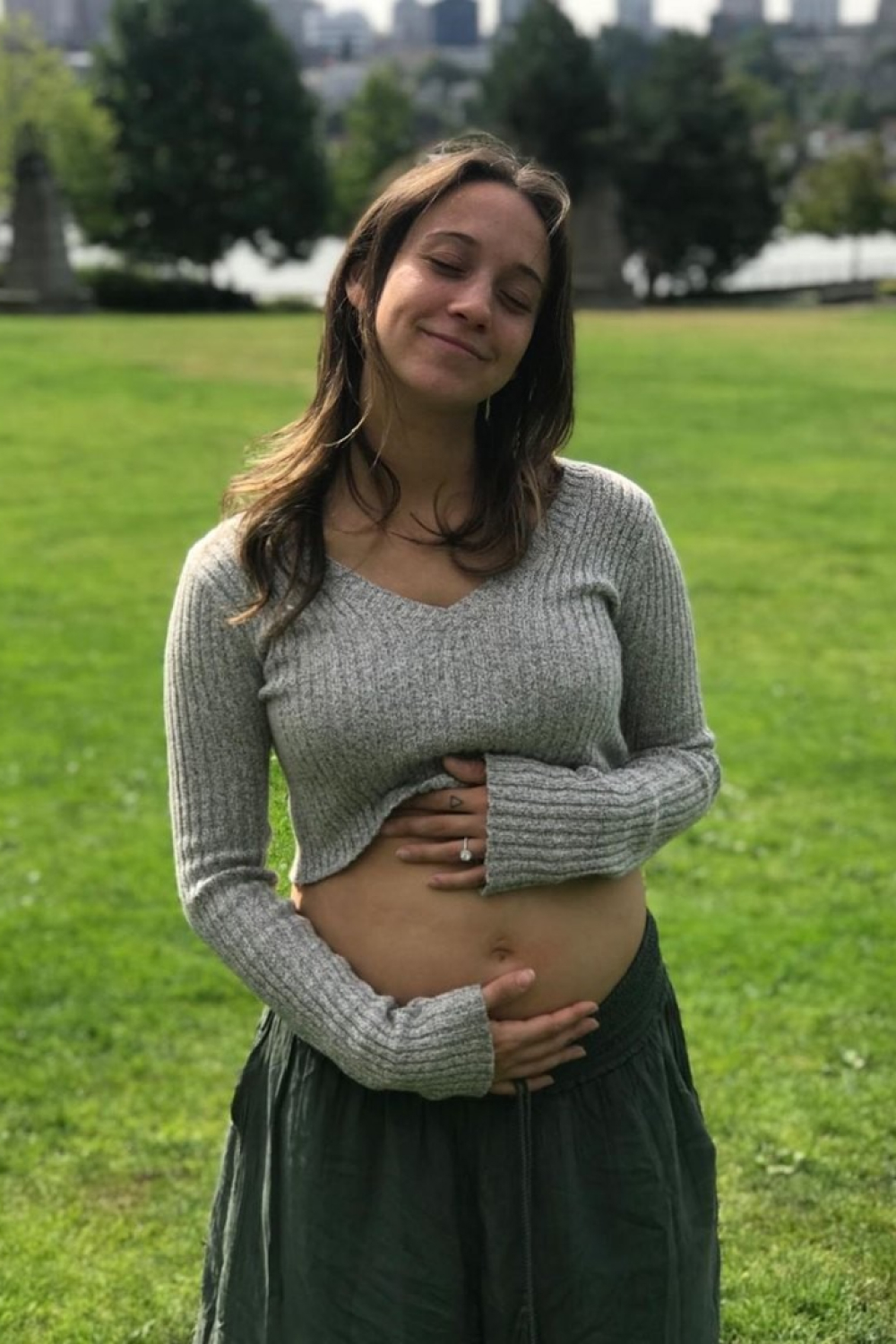 stella-maeve-pregnant