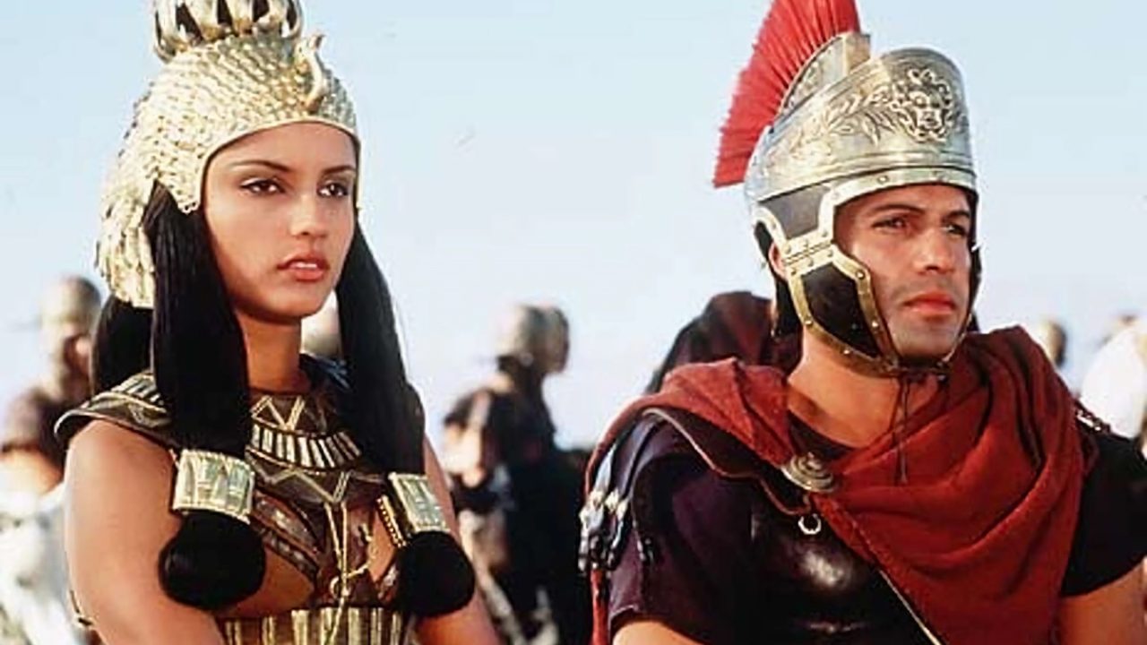 billy-zane-and-leonor-varela-in-cleopatra-1999