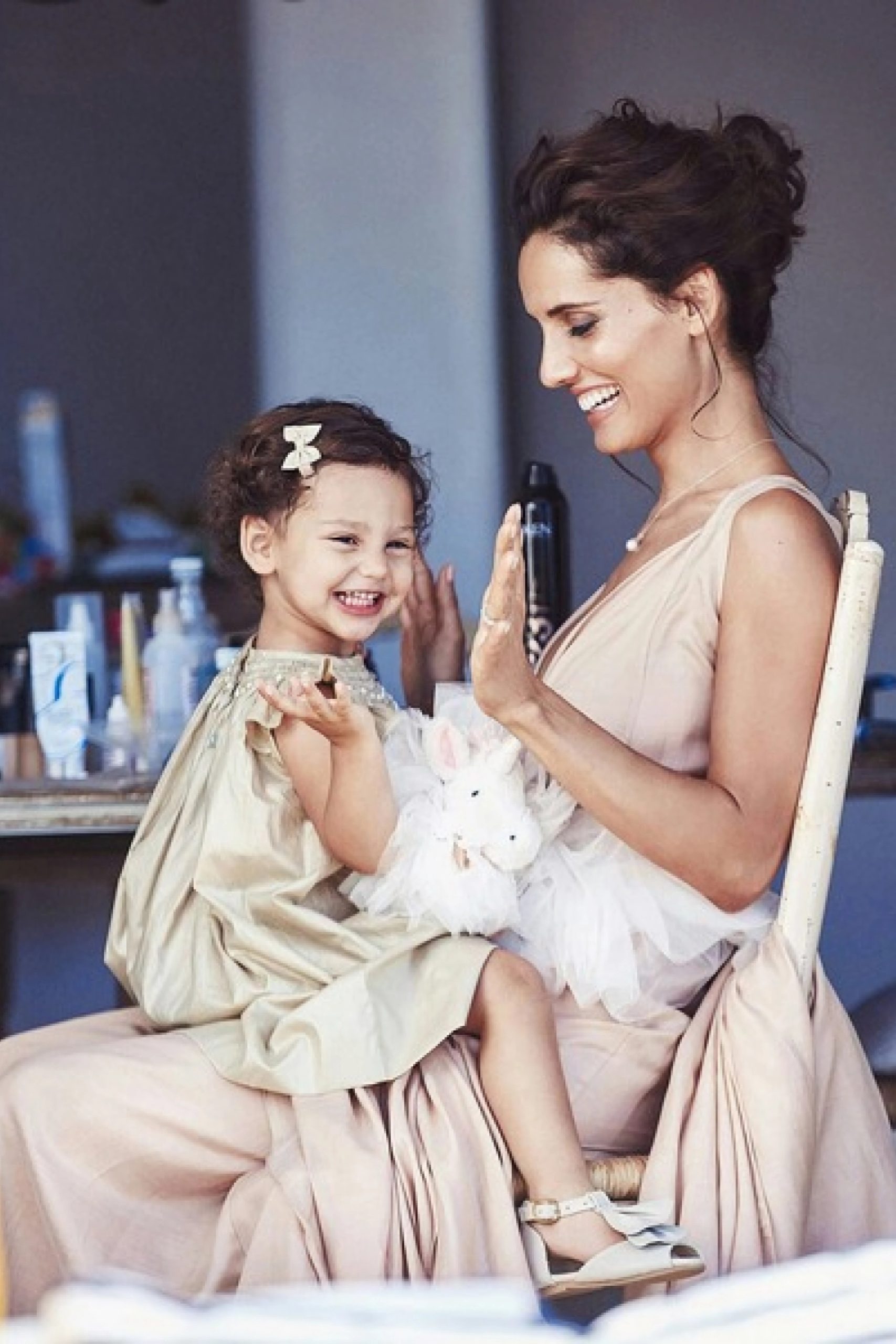 leonor-varela-with-daughter