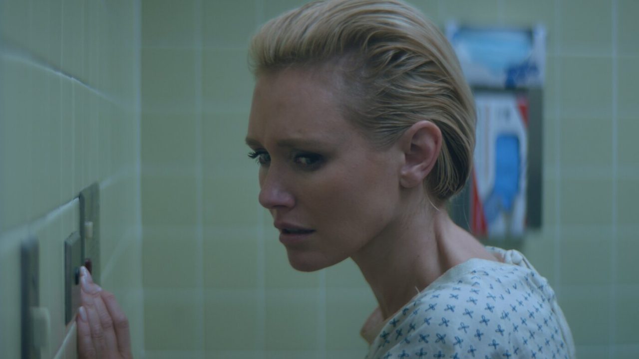 nicky-whelan-in-trauma-center