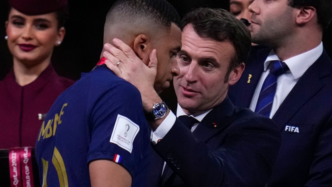 emmanuel-macron-consoles-the-french-national-football-team-striker-kylian-mbappe-after-a-loss-in-the-world-cup-final