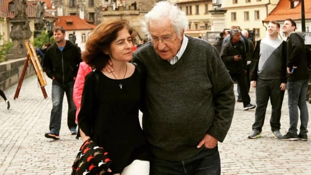 noam-chomsky-with-wife-valeria-wasserman