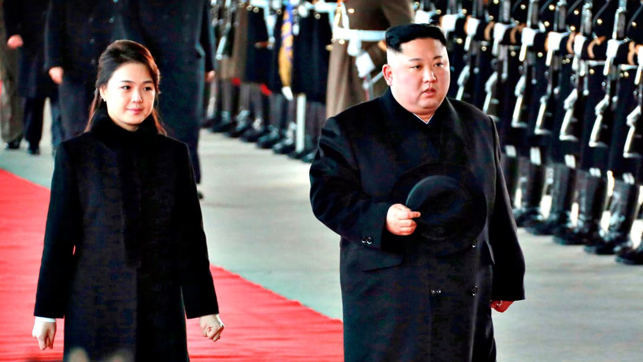 kim-jong-un-with-wife-during-beijing-visit