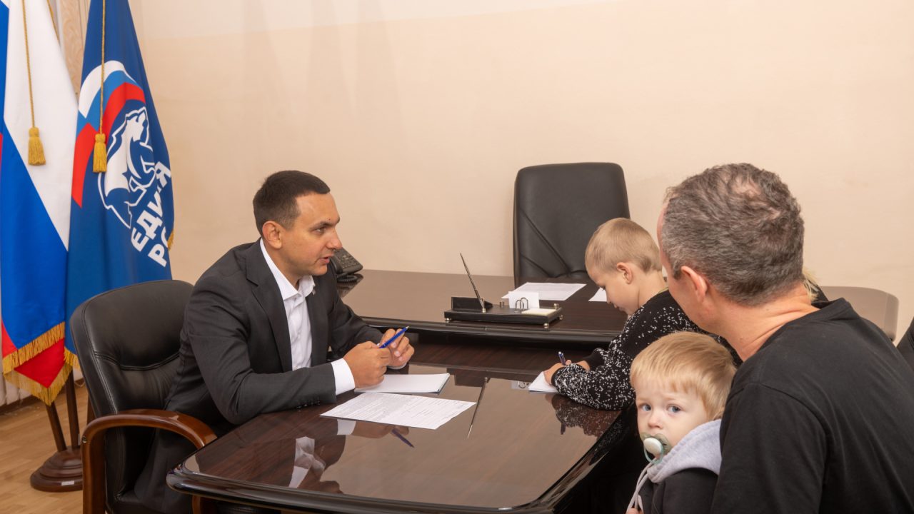 Депутат Максим Иванов